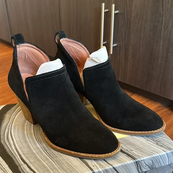 Jeffrey Campbell Rosalee-Black Oiled Suede Booties - Picture 2 of 10